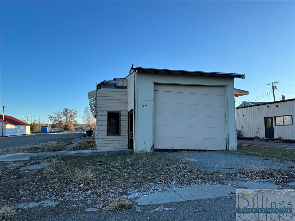 422 WATER AVE, COLSTRIP, MT 59323, photo 1 of 15